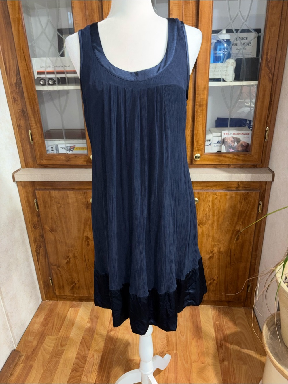 Banana Republic size large silk navy blue sleeveless midi dress fully lined EUC